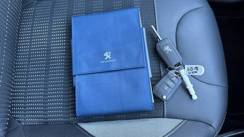 Peugeot 2008 1.2 PureTech 130 Allure Premium 5dr Petrol Estate